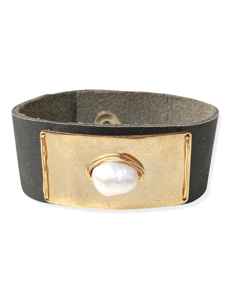 Gold Plate Snap- Charcoal Leather & Pearl